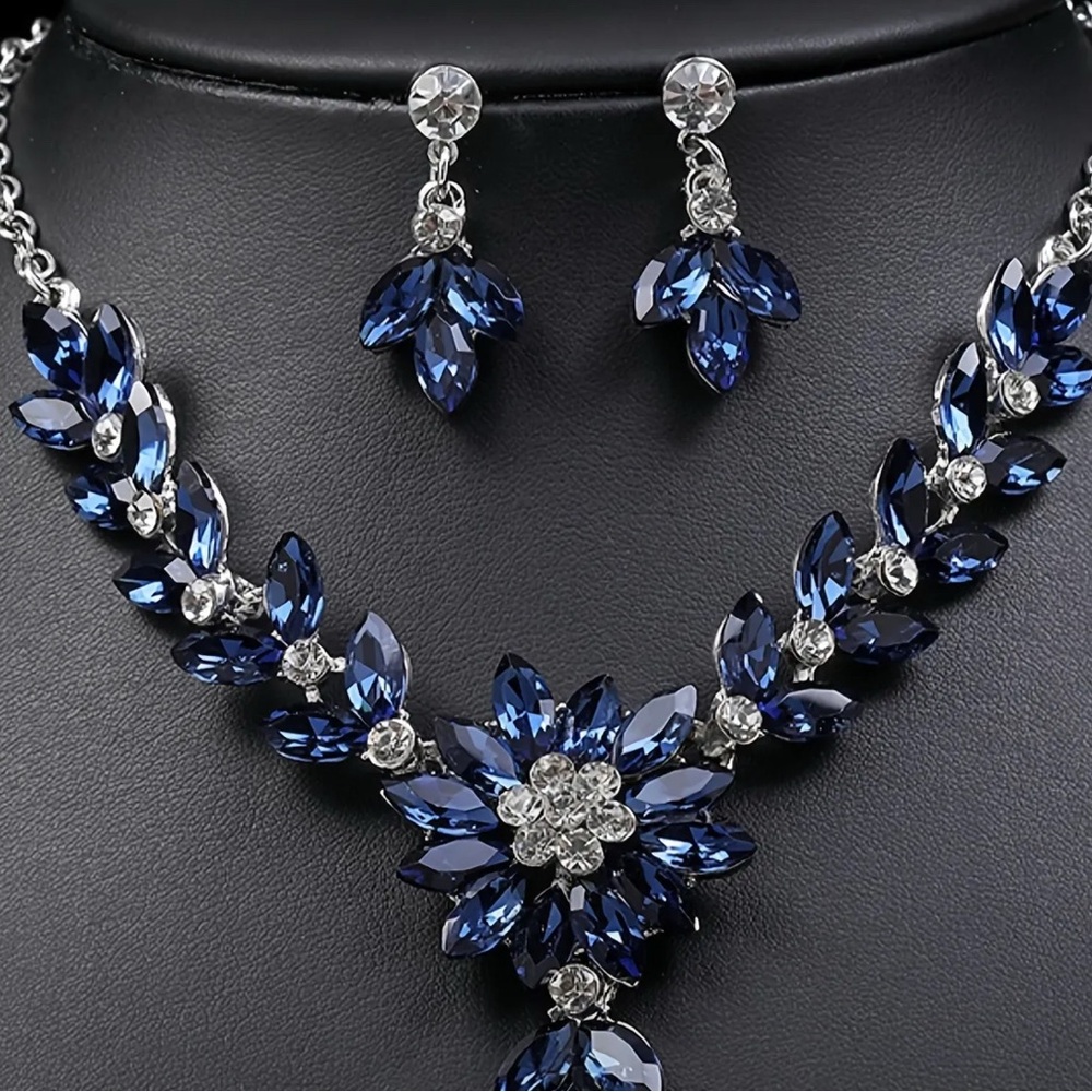 Callie Lives Blue and Silver Sapphire Necklace Set